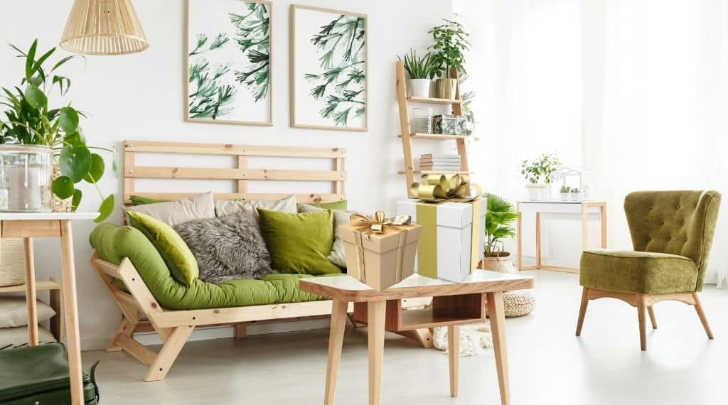 12 Best Gifts For The Plant Lover | Plantiful Interiors| Monstera leaf hoop earrings and necklace